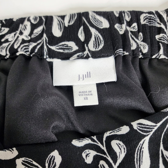 J. Jill Black and White Midi Skirt, A Line Sz XS Floral w Elastic Waist and Slit - Picture 11 of 13